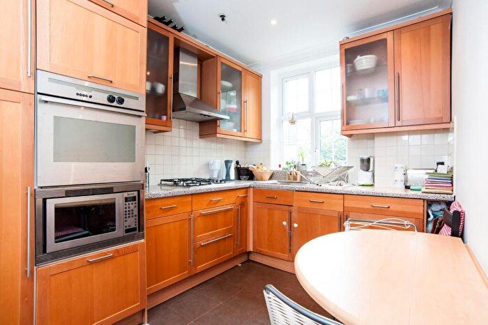 3 Bedroom Apartment To Rent In Moor Court, Glenmore Road, Belsize Park, NW3