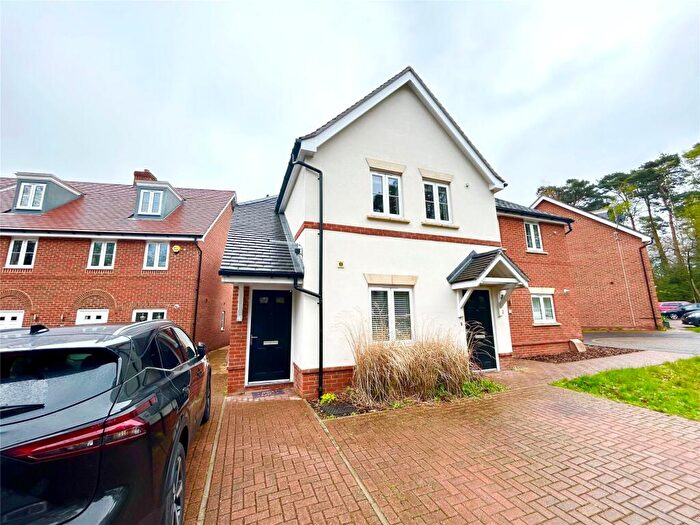 1 Bedroom Maisonette To Rent In Dashers Close, Crowthorne, Berkshire, RG45