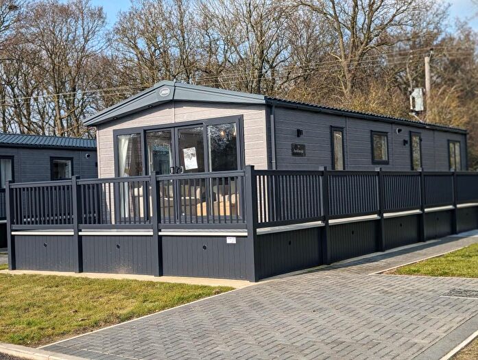 2 Bedroom Mobile/park Home For Sale In Stixwould Road, Woodhall Spa, LN10