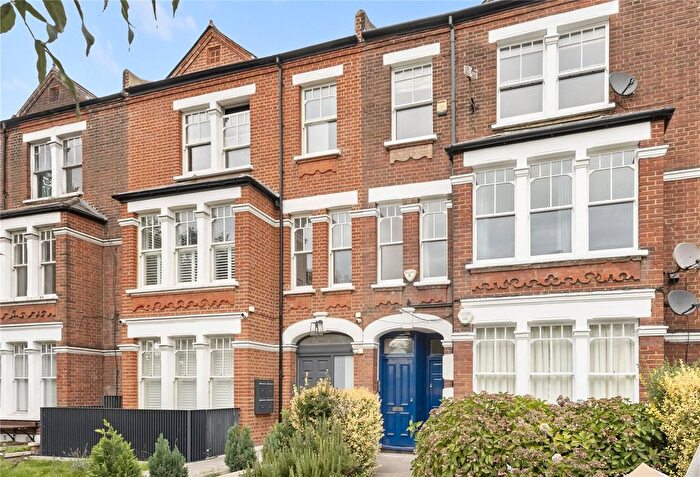 3 Bedroom Flat For Sale In Clapham Common North Side, London, SW4