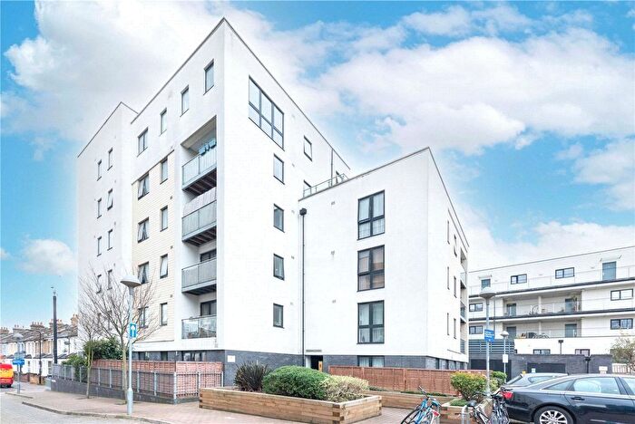2 Bedroom Flat To Rent In Papermill Place, Walthamstow, London, E17