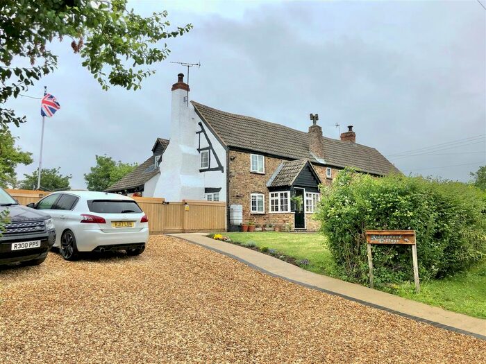 Houses for sale & to rent in GL2 4RR, Bristol Road, Hardwicke Gloucester