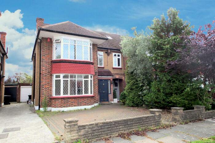 4 Bedroom Semi-Detached House To Rent In Overton Road, London, N14