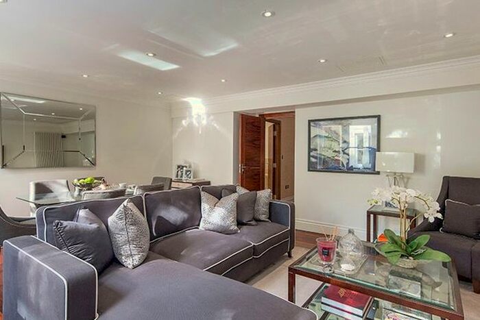 2 Bedroom Flat To Rent In Kensington Gardens Square, Bayswater, London, W2