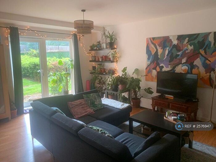 2 Bedroom Flat To Rent In High Road Leytonstone, London, E11