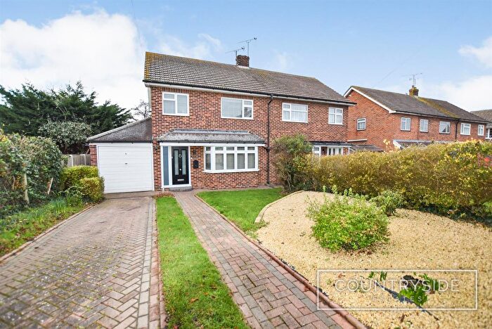 3 Bedroom Semi Detached House For Sale In Leslie Gardens, Rayleigh, SS6