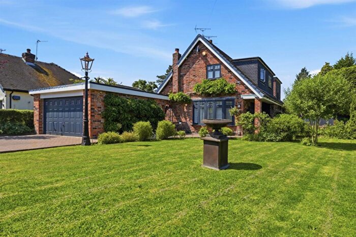 4 Bedroom House For Sale In Pool End Close, Macclesfield, SK10
