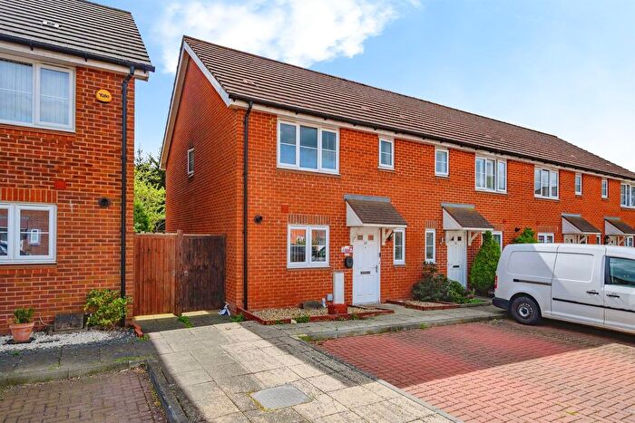 3 Bedroom End Of Terrace House For Sale In Offord Grove, Leavesden, Watford, WD25