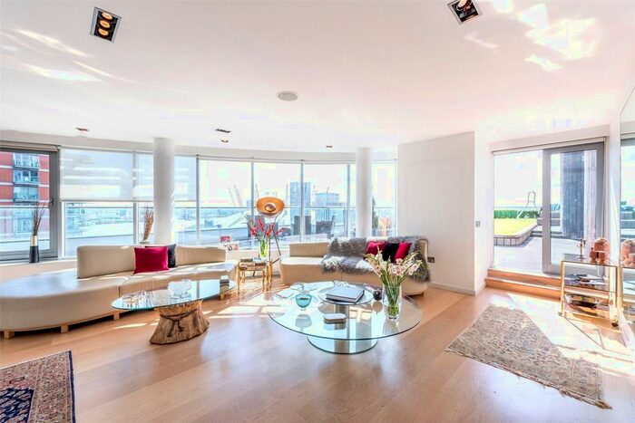 3 Bedroom Flat To Rent In New Providence Wharf, Fairmont Avenue, London, E14