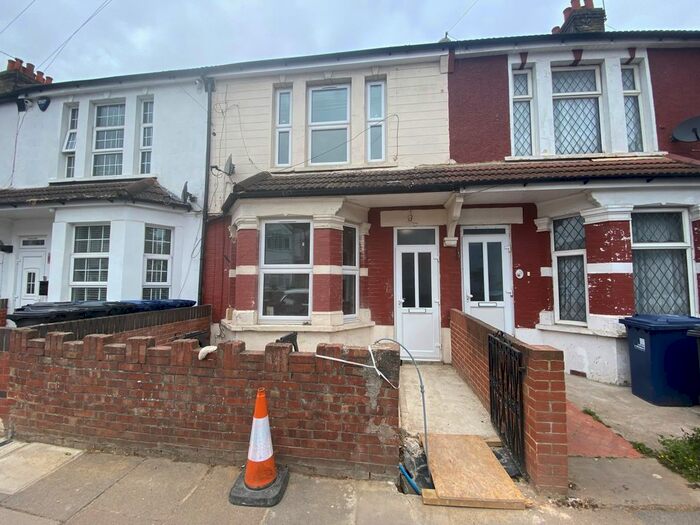 2 Bedroom Flat To Rent In Lancaster Road, Southall, UB1