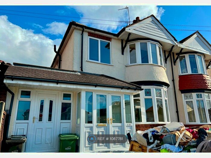 3 Bedroom Semi-Detached House To Rent In Witley Avenue, Halesowen B63