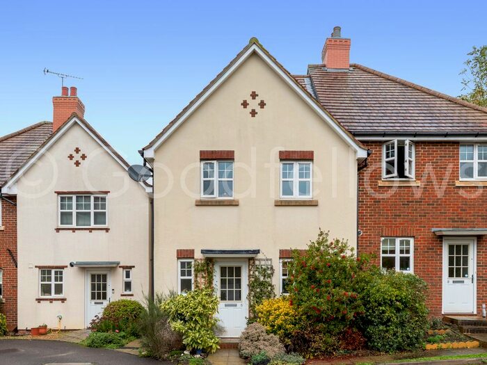 3 Bedroom Semi-Detached House To Rent In Roseacre Close, Sutton, SM1