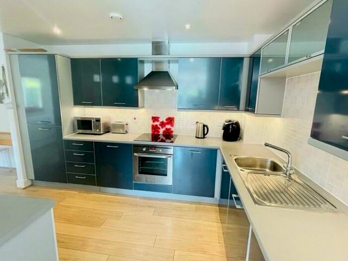 2 Bedroom Apartment To Rent In Windsor, Berkshire, SL4