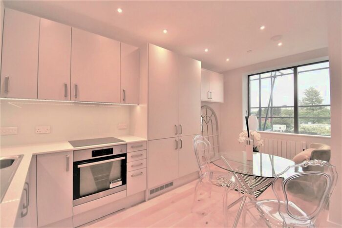 1 Bedroom Flat To Rent In High Street, Feltham, TW13