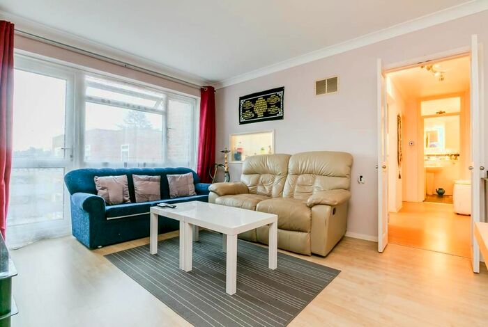 1 Bedroom Flat To Rent In Worcester Road, Sutton, SM2