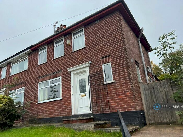 3 Bedroom Semi-Detached House To Rent In Deacons, Manchester, M6