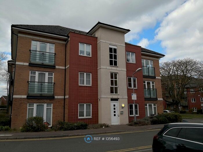 2 Bedroom Flat To Rent In Court Drive, Dunstable, LU5