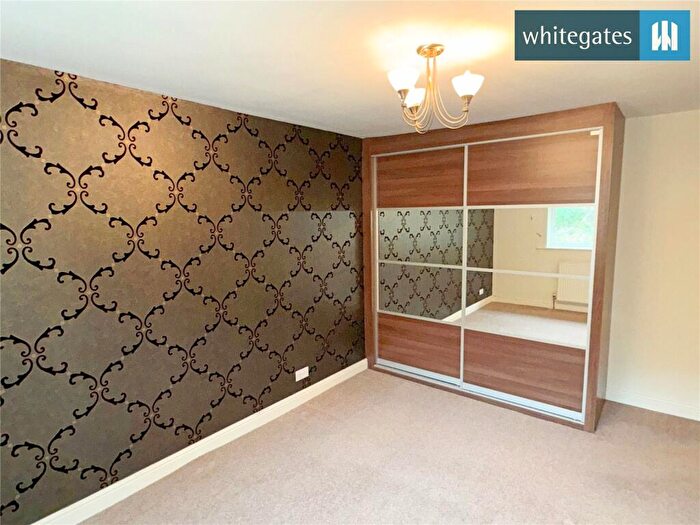 3 Bedroom End Of Terrace House For Sale In Hebble Vale Drive, Wheatley, Halifax, HX2