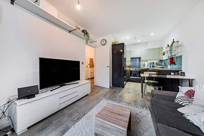 2 Bedroom Flat For Sale In East Terrace, Stevenage, Hertfordshire, SG1