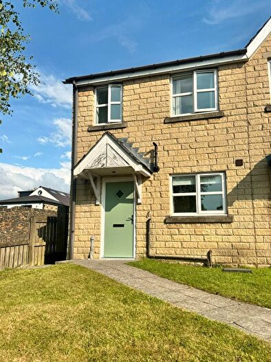 2 Bedroom End Of Terrace House To Rent In Trooper Lane, Halifax, HX3