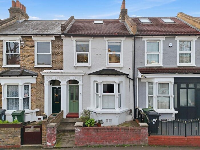 2 Bedroom Flat For Sale In Buckland Road, Leyton, E10