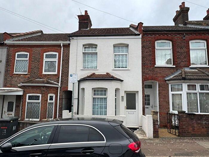 3 Bedroom Terraced House For Sale In Norman Road, Luton, LU3