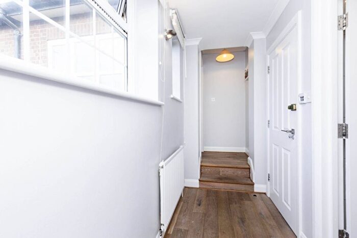 1 Bedroom Flat To Rent In Stanley Gardens, London, NW2