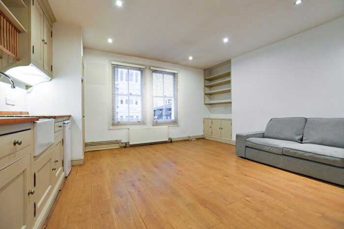 1 Bedroom Flat To Rent In Fl, - Kensington Park Road, W11