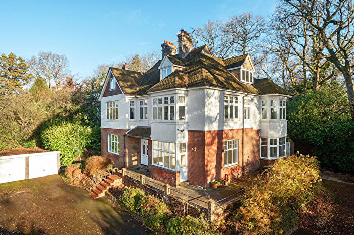 4 Bedroom House For Sale In Farnham Lane, Haslemere, GU27