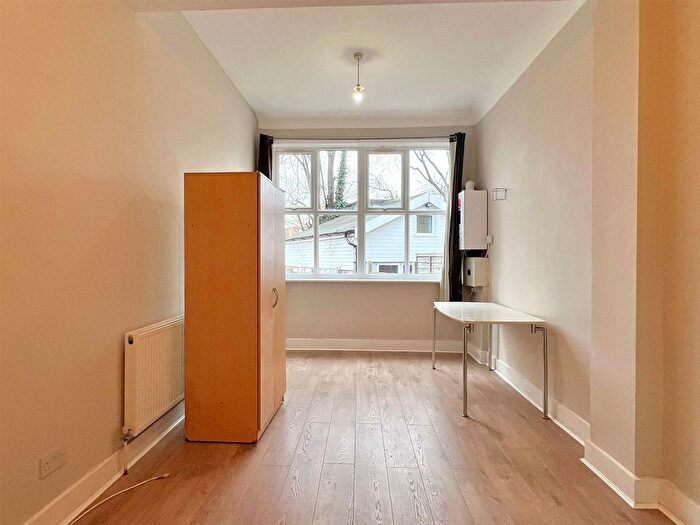 1 Bedroom Flat To Rent In Hoe Street, London, E17