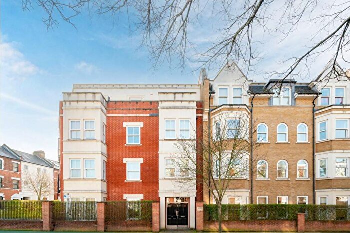2 Bedroom Flat For Sale In Wendle Square, Battersea, London, SW11