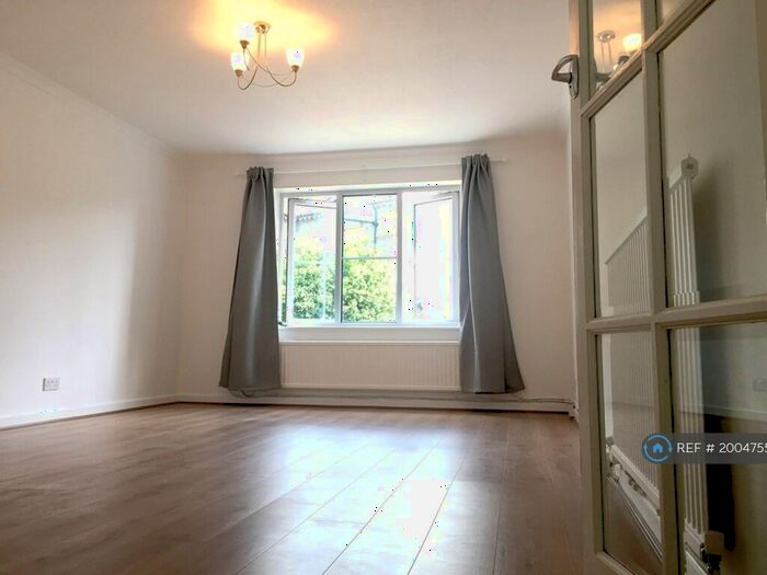 2 Bedroom Flat To Rent In Warwick Road, Redland, Bristol, BS6