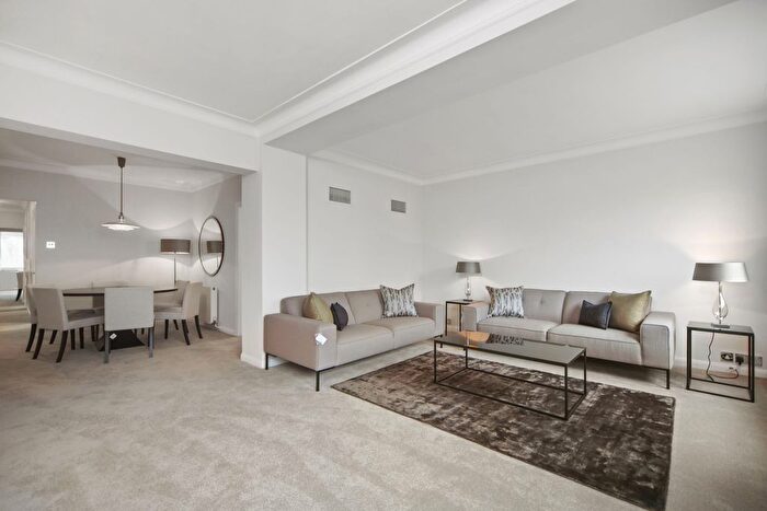 3 Bedroom Flat To Rent In Piccadilly, London, W1J