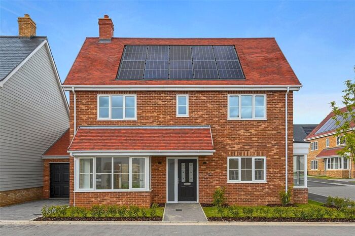 4 Bedroom Detached House To Rent In Windermere Way, Rettendon Common, Chelmsford, Essex, CM3