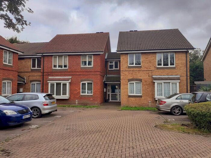 1 Bedroom Flat To Rent In Teresa Gardens, Waltham Cross, Hertfordshire, EN8
