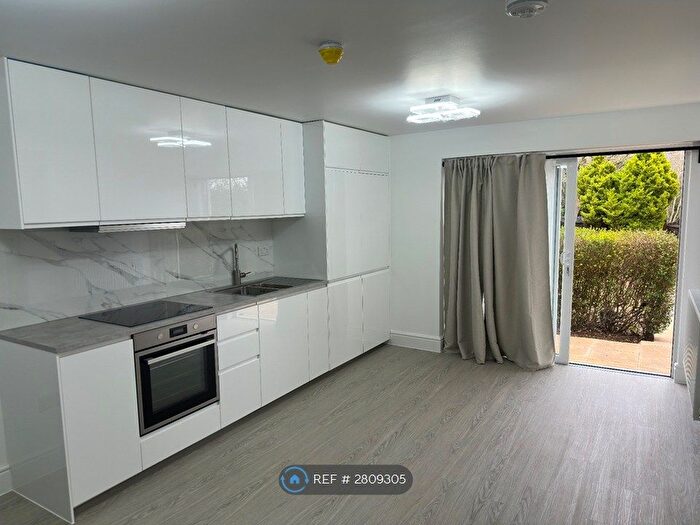 2 Bedroom Flat To Rent In Coffee Hall, Milton Keynes, MK6