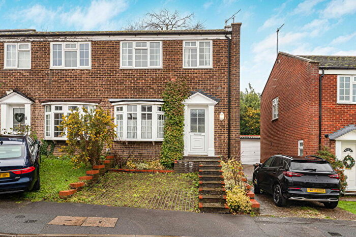 3 Bedroom Semi Detached House For Sale In Lynwood, Guildford, GU2