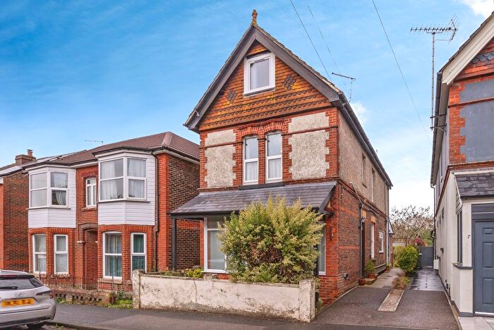 4 Bedroom Detached House For Sale In Victoria Road, Emsworth, Hampshire, PO10