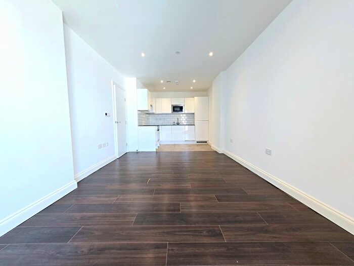 1 Bedroom Flat To Rent In Wellstones, Watford, WD17