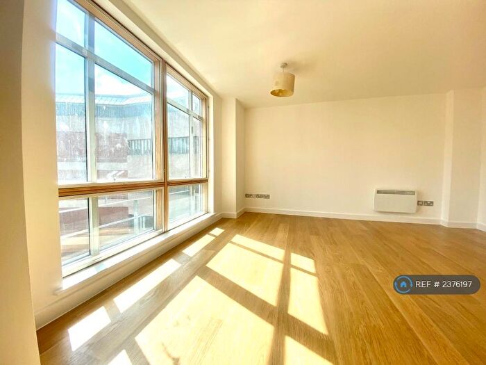 2 Bedroom Flat To Rent In Apollo Apartments, Bristol, BS1