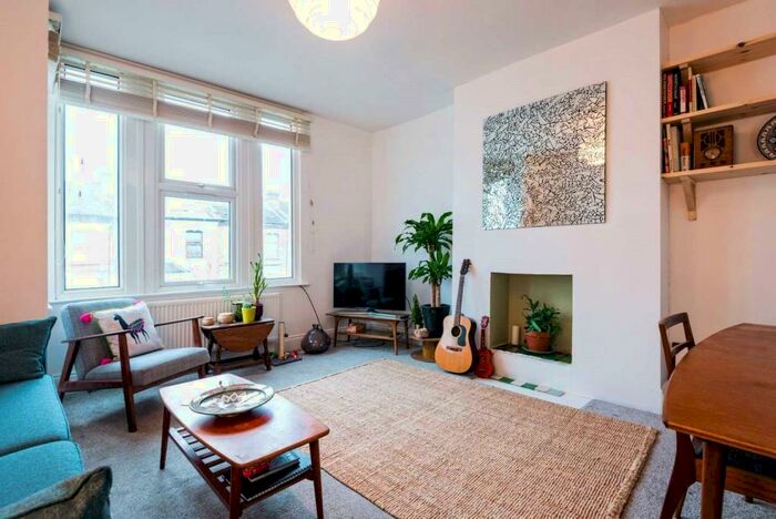 3 Bedroom Apartment To Rent In Whittington Road, London, N22