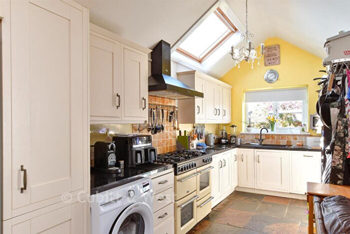 4 Bedroom Chalet For Sale In Keymer Avenue, Peacehaven, East Sussex, BN10