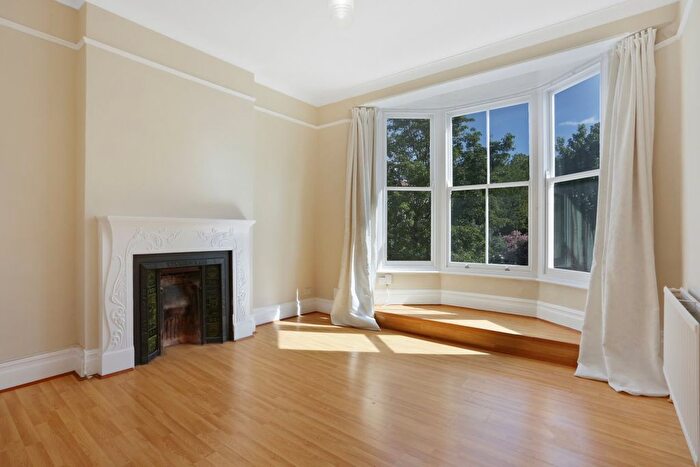 3 Bedroom Flat To Rent In St. Helens Gardens, London, W10