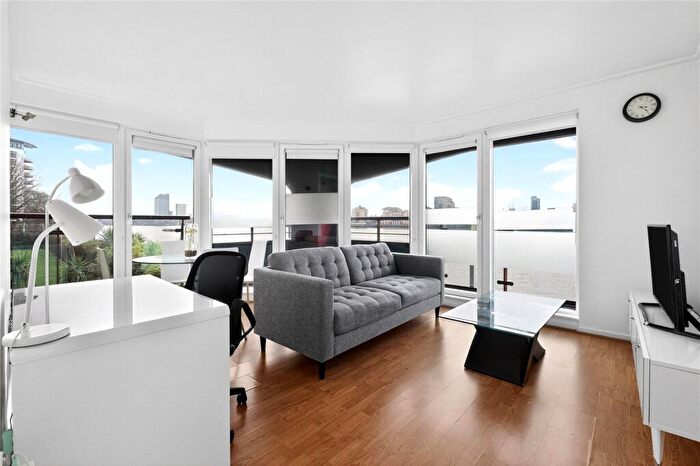 2 Bedroom Apartment To Rent In Hutchings Street, London, E14