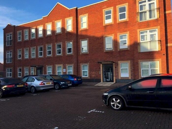 1 Bedroom Flat To Rent In Woodside Park, Rugby, CV21