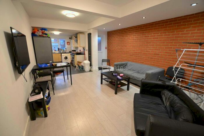 6 Bedroom Terraced House To Rent In Norris Road, Reading, RG6