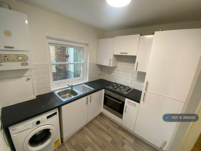 2 Bedroom Flat To Rent In West Green Road, London, N15