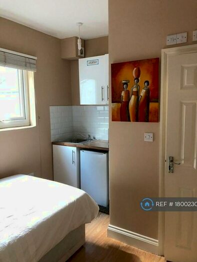 Studio To Rent In Moor Path, Luton, LU3