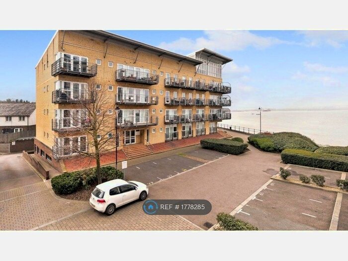 2 Bedroom Flat To Rent In Carmichael Avenue, Greenhithe, DA9