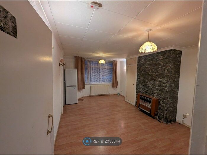 2 Bedroom Maisonette To Rent In Park Mead, Sidcup, DA15